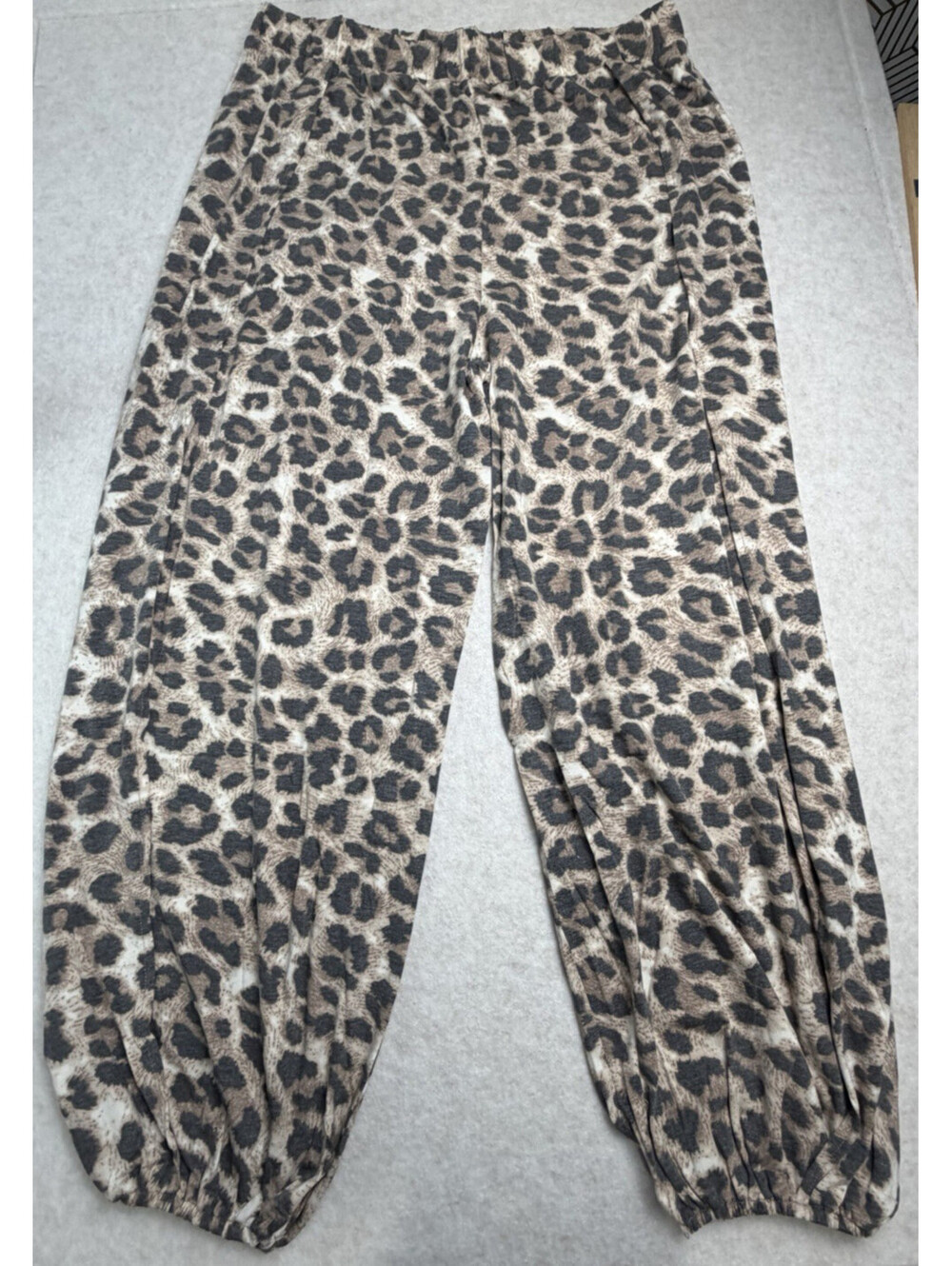 ZENANA OUTFITTERS Leopard Print Knit Harem Joggers NEW IN PACKAGE Size 1X